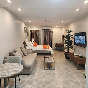Lagrande Residence Shower & Bath 10Th Flr Unit